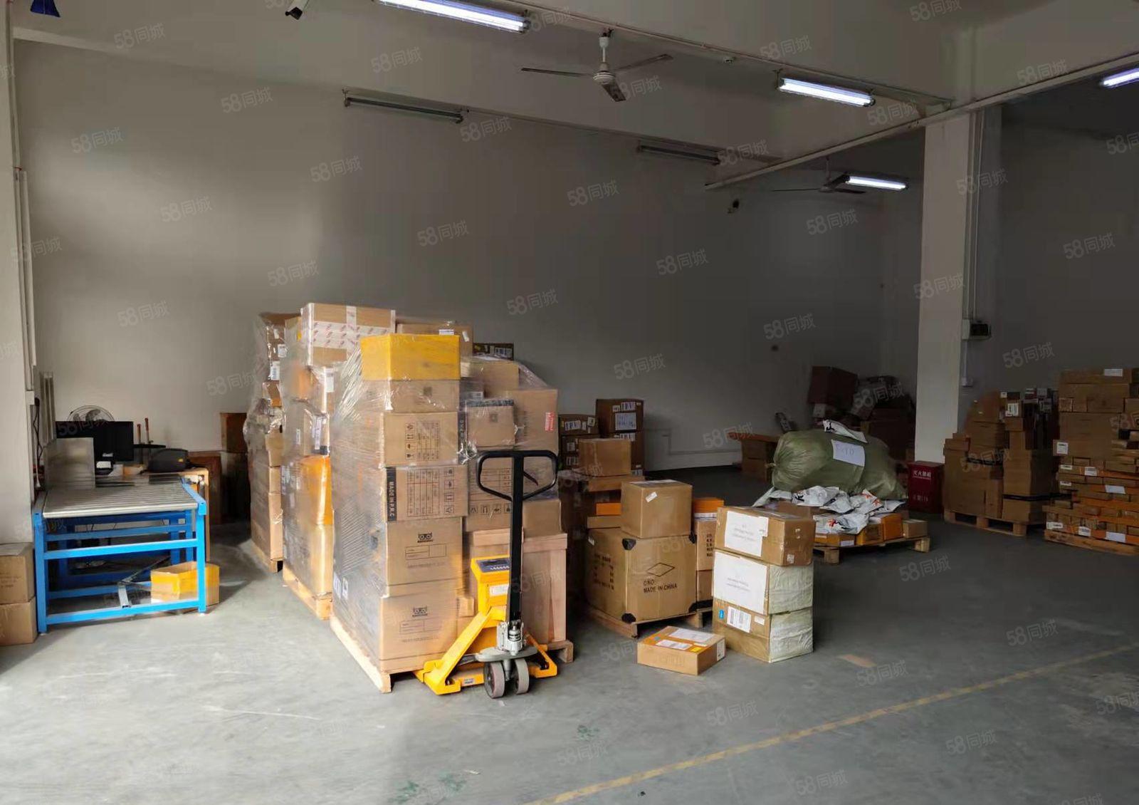 深圳龙华清湖地铁站和平路旁一楼450平，带办公室。方正好用