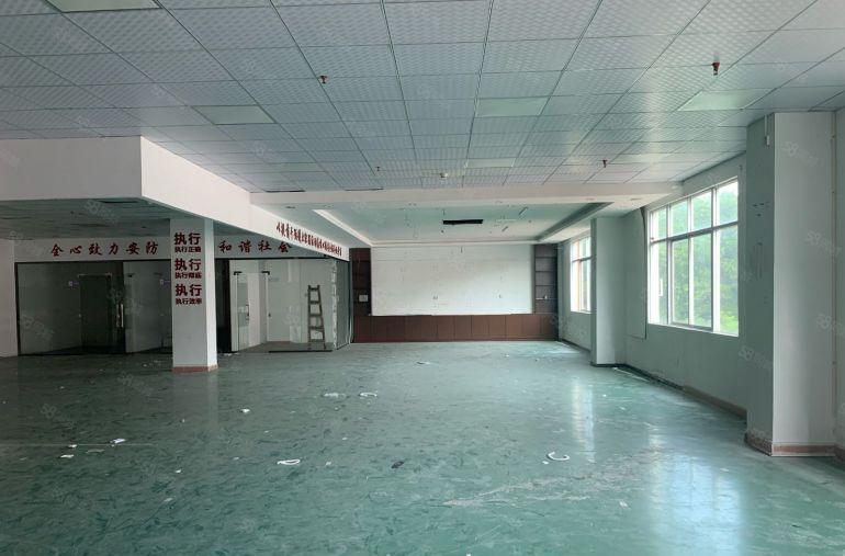 龙华大浪大型工业区新出楼上720平米精装厂房，几乎无公摊