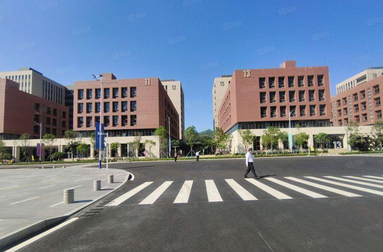 龙华中心区主干道边可以买的厂房50年独立红本产权，交通方便