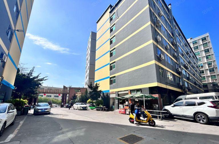 龙华清湖地铁口150平精装厂房空地大停车位充足出租