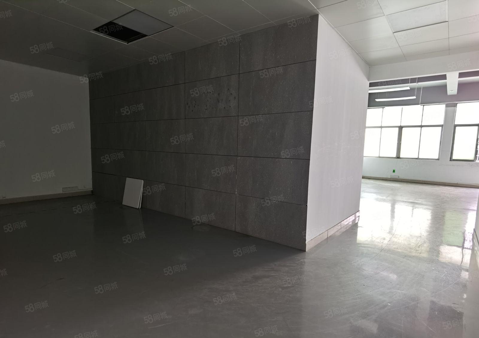 龙华大浪商业中心旁独院厂房二楼700平米出租带装修配两吨货梯