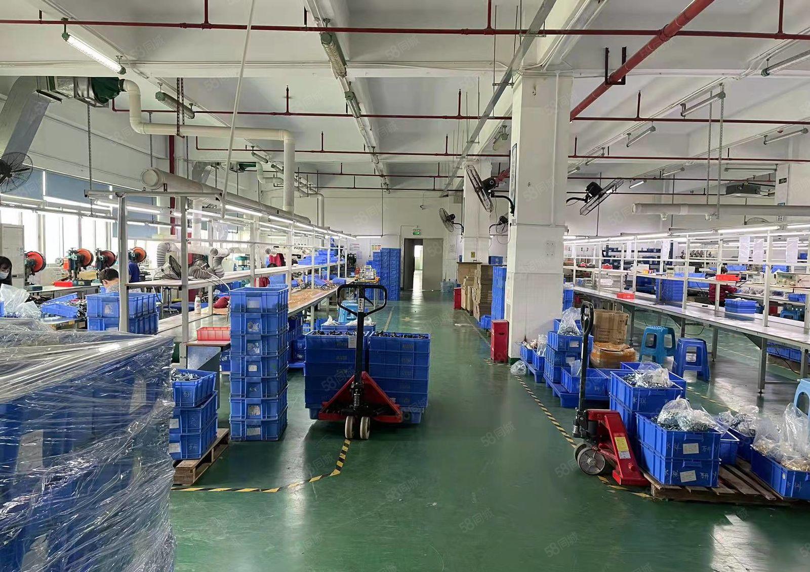 深圳龙华大浪新百丽附近楼上整层2680平精装工业厂房出租。