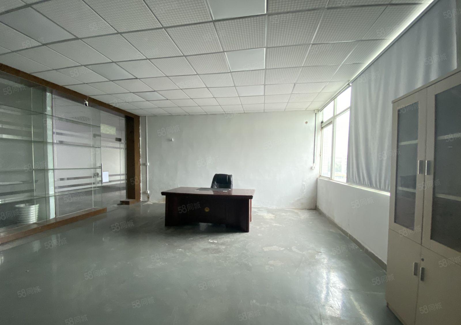 观澜章阁大富工业区新出楼上750平带办公室装修标准厂房出租。