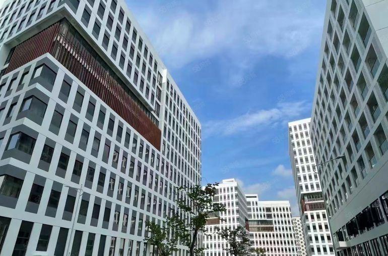 龙华大浪楼上厂房出租，800平带装修