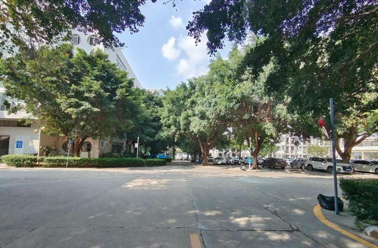 龙华明治地铁口工业园区2000平方红本厂房出租一楼层高5.5