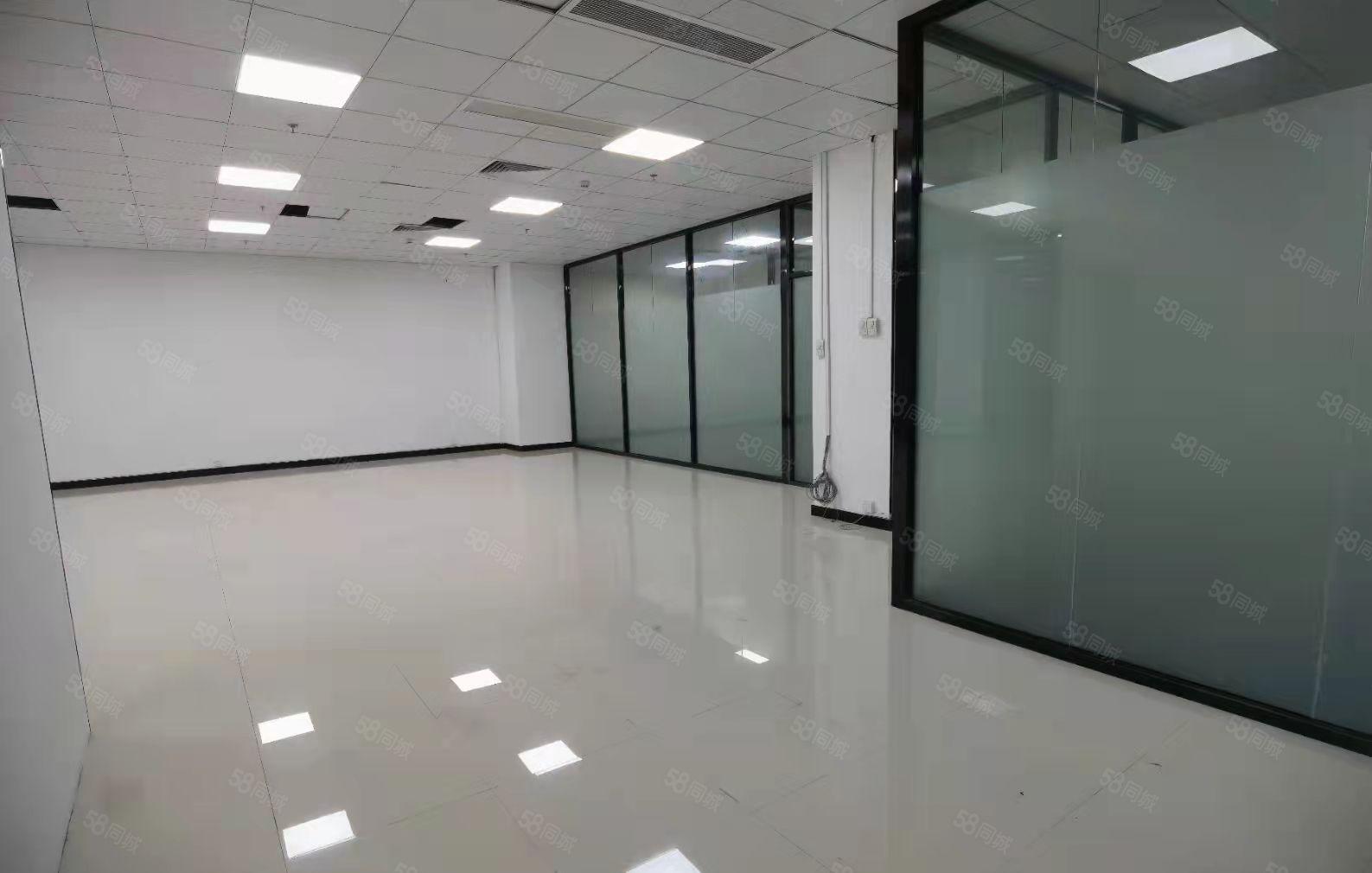 民治地铁站新出精装办公室585平招租，水电齐全