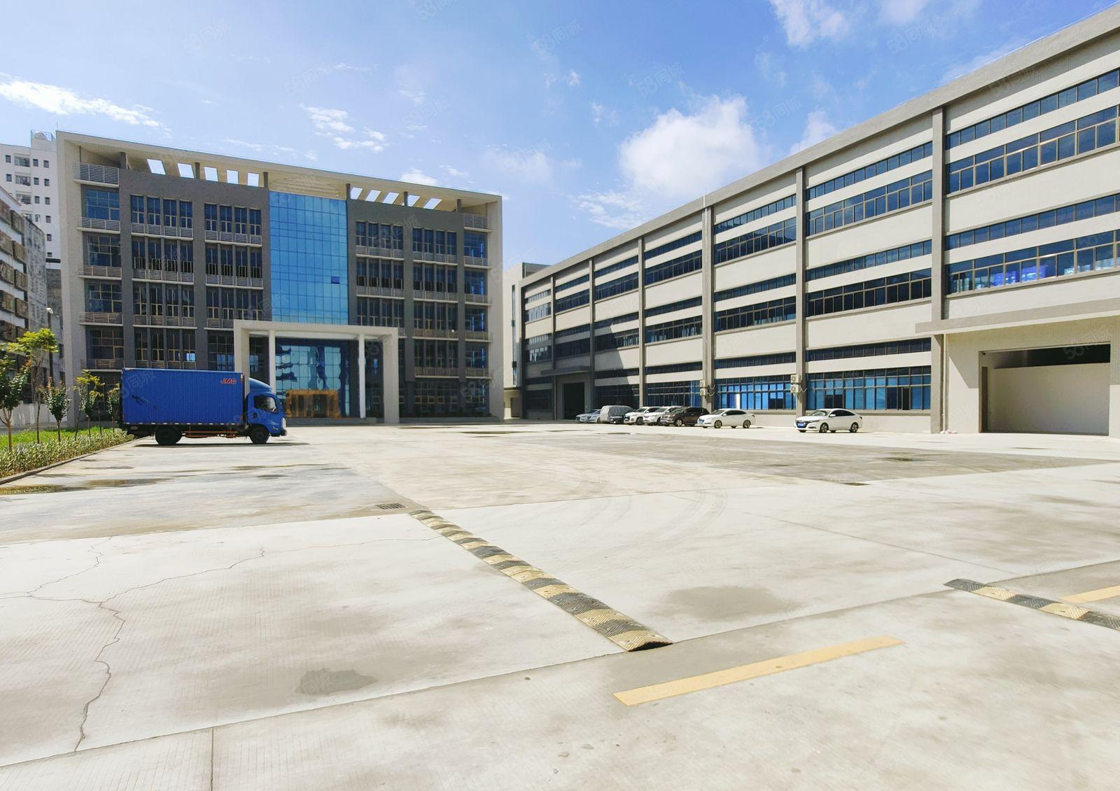 观澜桂花路工业园一楼厂房1500平，现成隔好办公室，合同8年