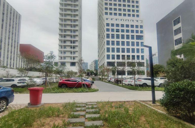 龙华壹城中心旁边精装修厂房低价出租2000平，200平起租