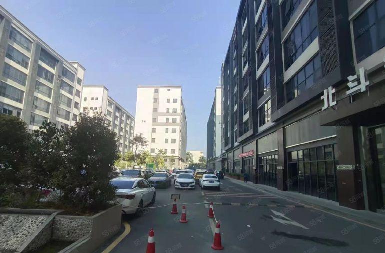 大浪商业中心附近工业园楼上2300平厂房仓库出租精装修办公