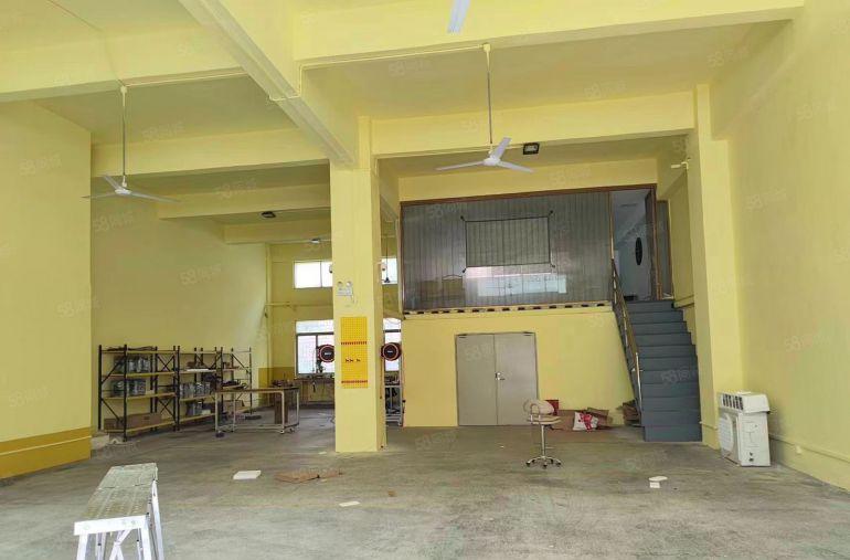 大浪商业中心旁一楼420平方，层高6米。