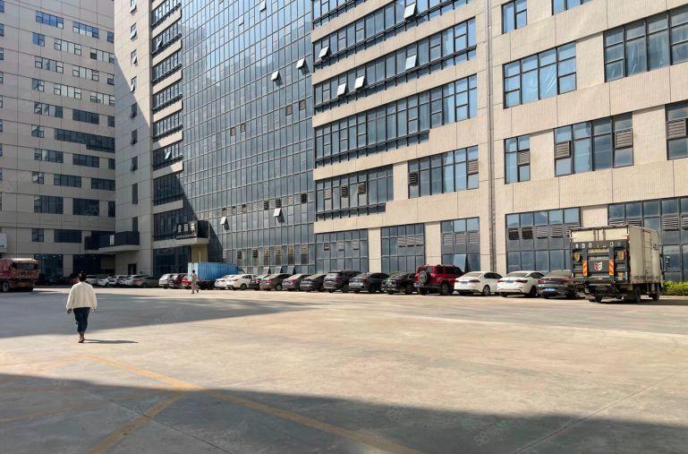 龙华清湖地铁口科技园新出楼上300平现成装修办公仓库厂房出租