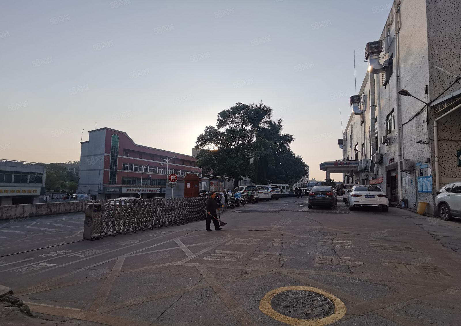 桂花主干道边佳怡工业区，楼上带装修厂房出租面积500平米