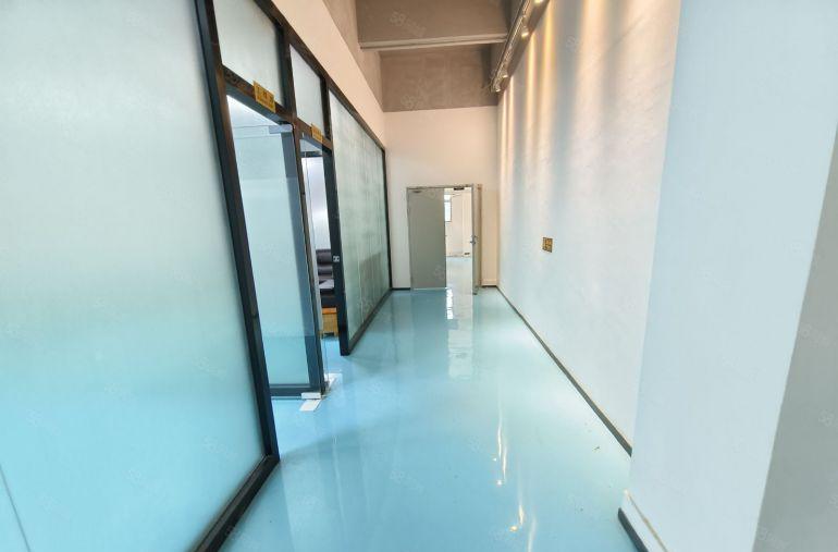 龙华600平精装修厂房出租，全新地坪漆现成水电拉线园区形象好