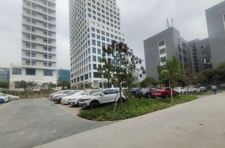 龙华壹城中心旁边精装修厂房低价出租2000平，200平起租