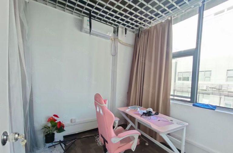 龙华地铁口560平，豪华装修，水电齐全，30块一平