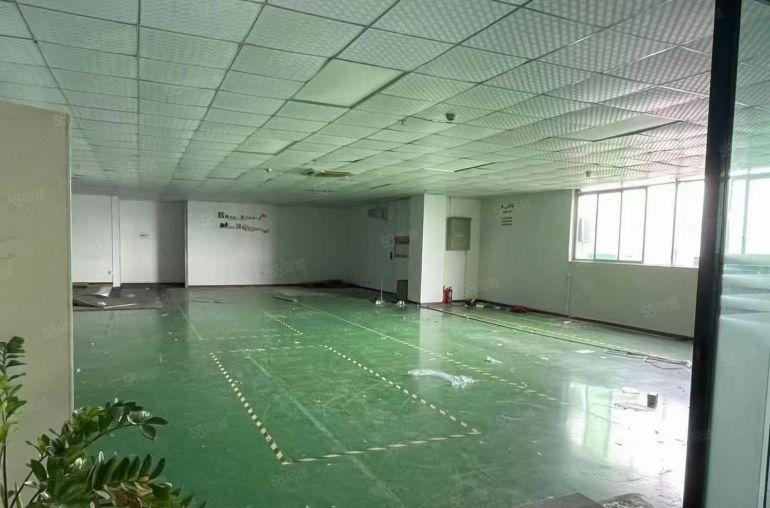 龙华区观澜桂花日技城附近楼上厂房出租，水电齐全简单装修有电梯