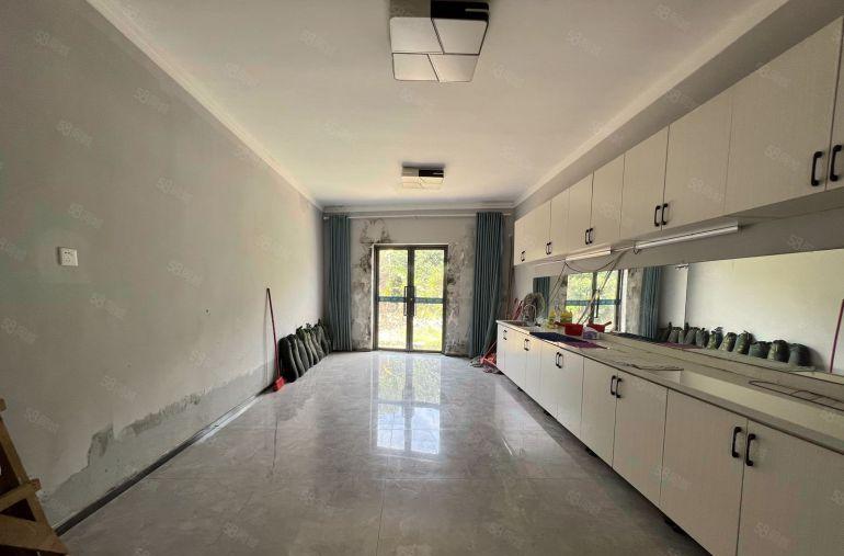 龙华原房东独门独院厂房出租一楼上500平分租带无尘车间好招工