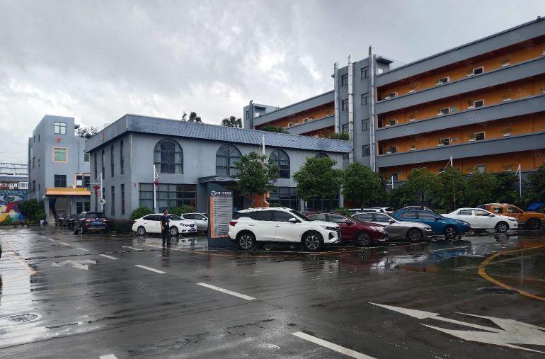 龙华地铁口电商产业园新出楼上1780平精装修办公室出租可分租