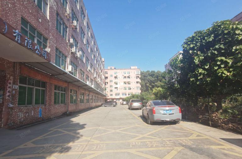 可分租，观澜地铁口附近原房东红本厂房楼上1100平，零公摊