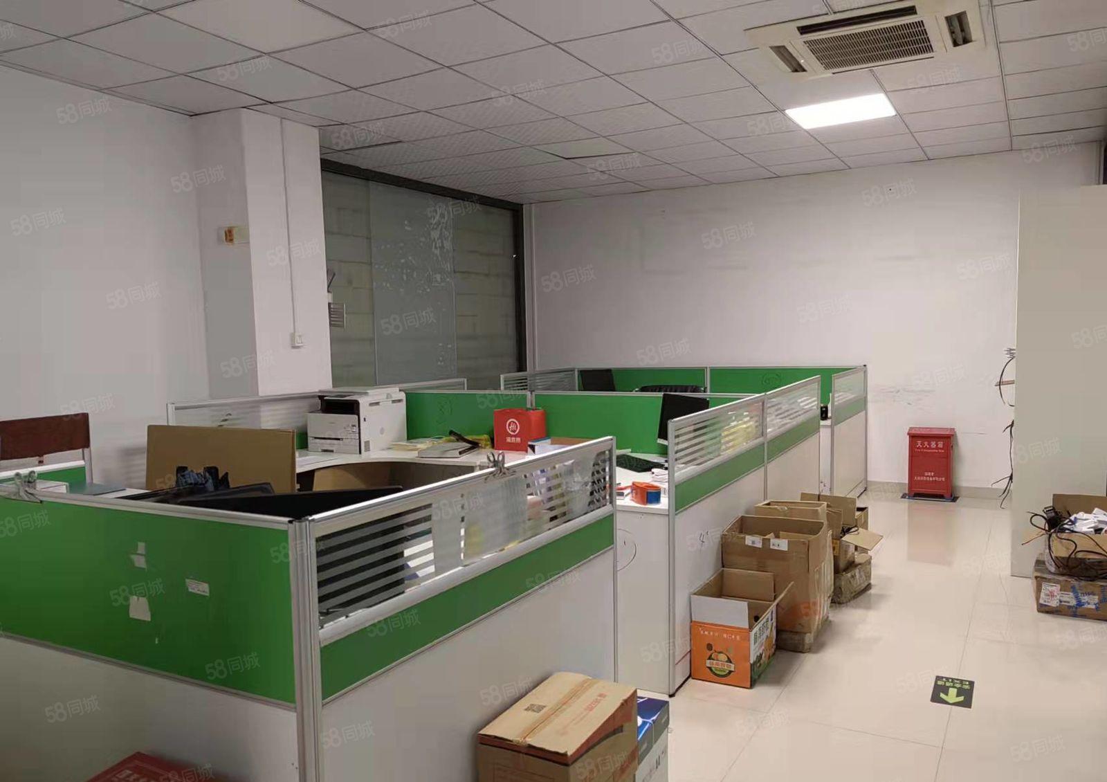 深圳龙华大浪商业中心附近426平精装红本厂房出租。