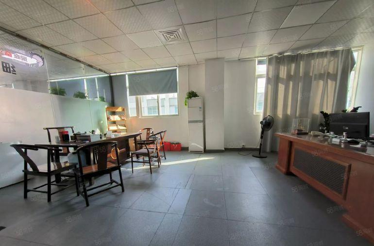 龙华大浪商业中心附近楼上600平精装修厂房出租