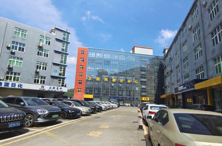 观澜地铁站楼上500平方精装修办公室厂房仓库出租