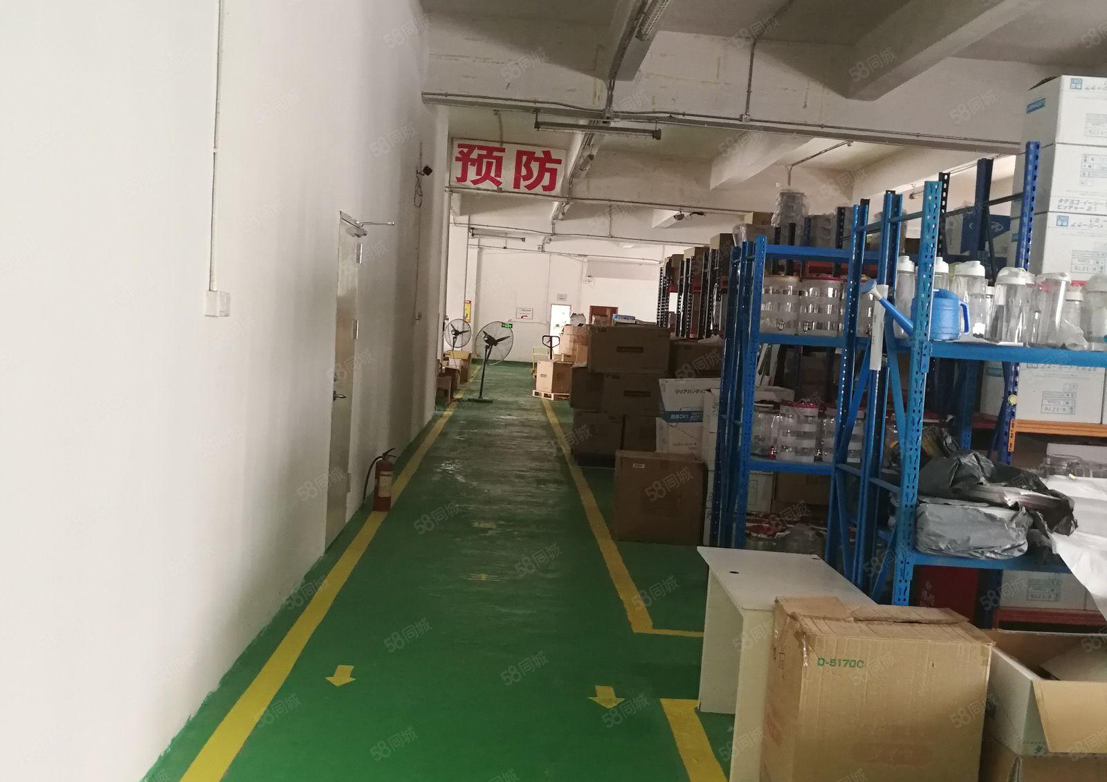 龙华厂房出租，大小面积都有，福龙路辅路旁，近龙胜地铁站附近