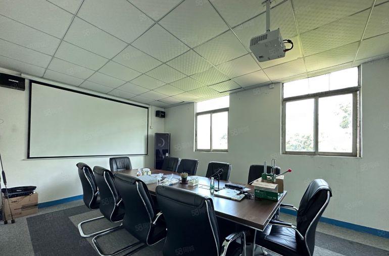 龙华原房东园区1600平精装整层厂房出租，好招工，形象好