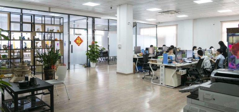 横岗六约地铁口附近电商园2楼500平方精装修办公室厂房可分租