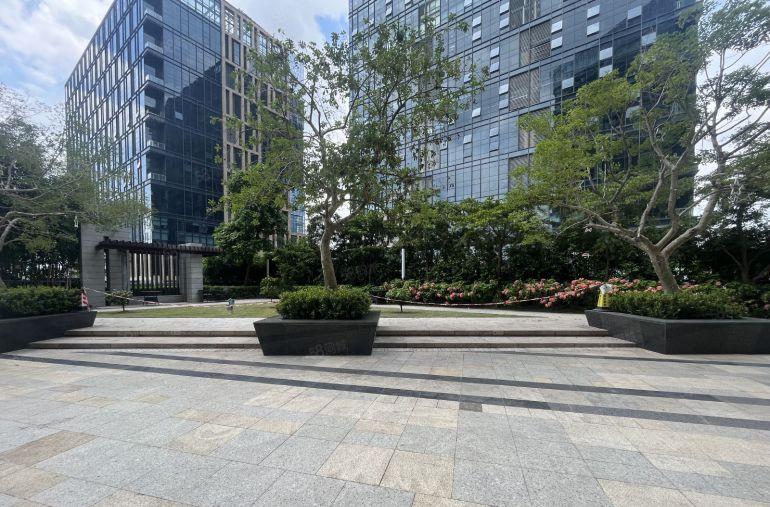 笋盘，宝龙地铁口甲级写字楼200平精装修带家私办公室厂房出租