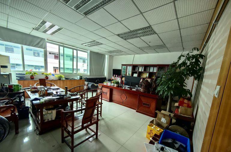 宝龙工业园区原房东红本3楼1500平方带装修水电齐大小可分租