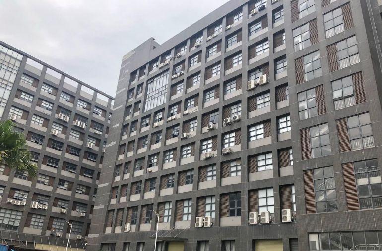 出租坂田南坑第二工业区厂房500平有红本带消防喷淋可分租