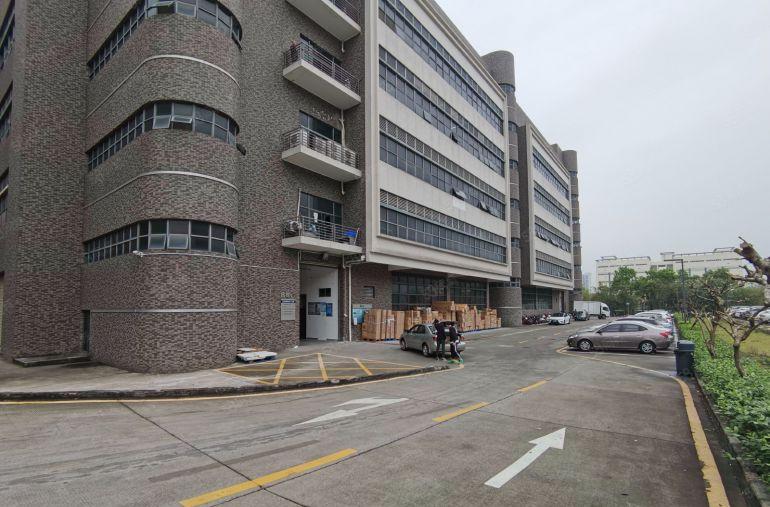 坂田地铁口科技园新出楼上精装修厂房办公室500平方出租