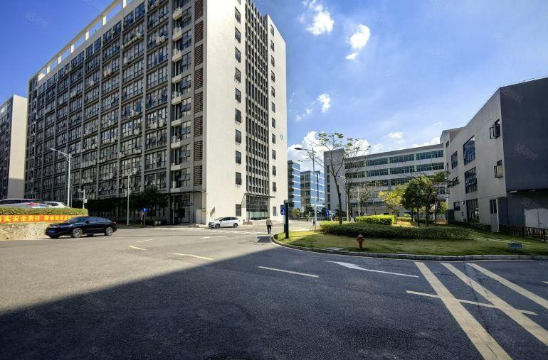 宝龙南约地铁口原房东红本3楼1000平带装修水电齐大小可分租