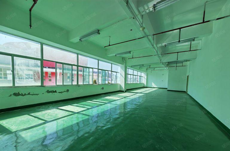 龙岗宝龙原房东，近地铁有红本绿化率高，500平精装起租有隔间