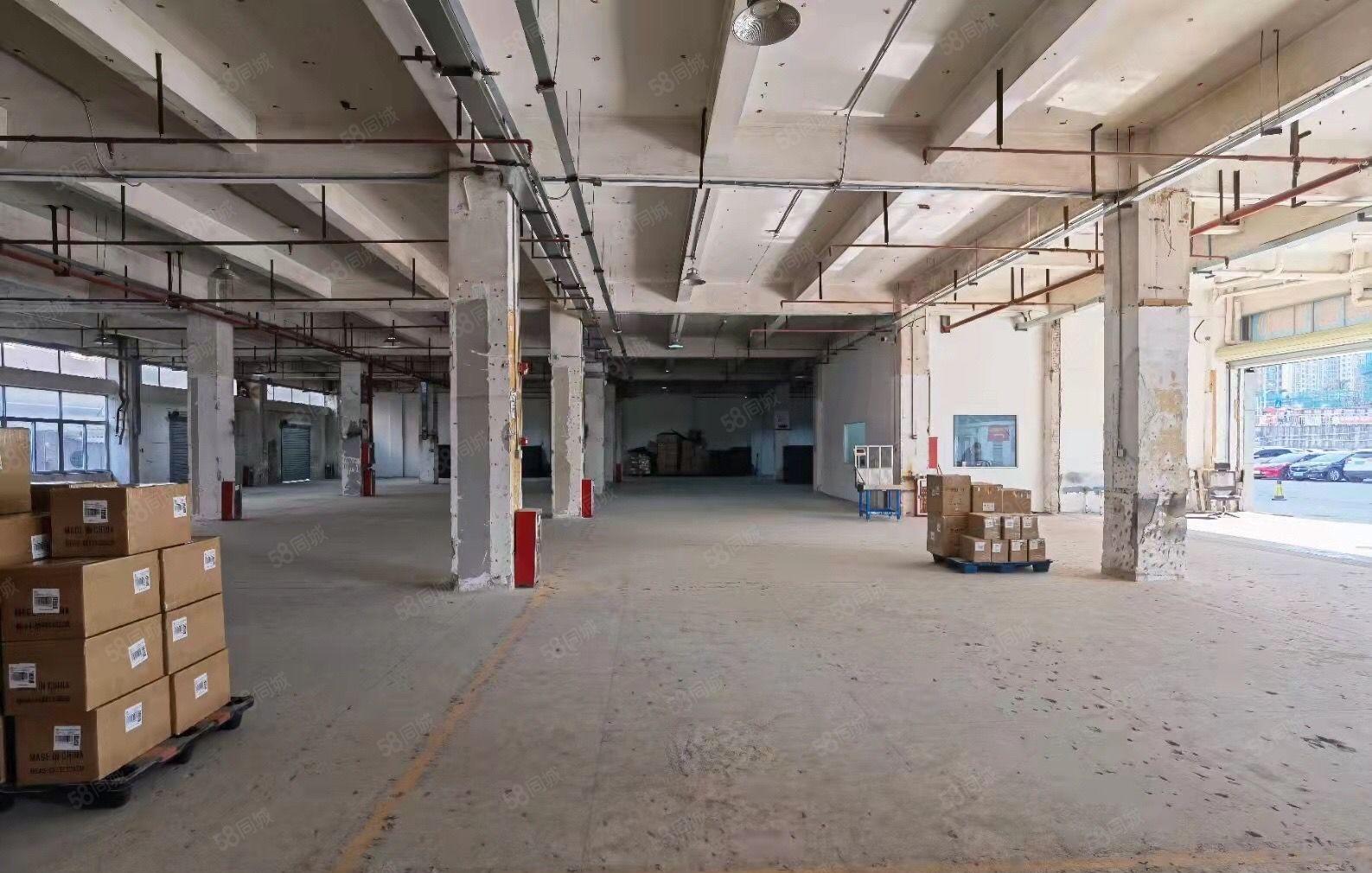 华为附近一楼2300平方，客户转租，4个门口，能装柜！