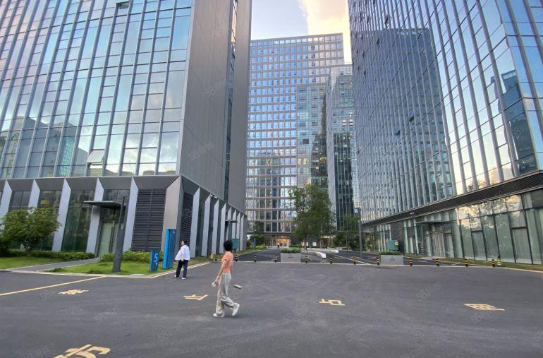 享政府补贴全新工业上楼厂房总体量2万平米，大小可分精装交付。