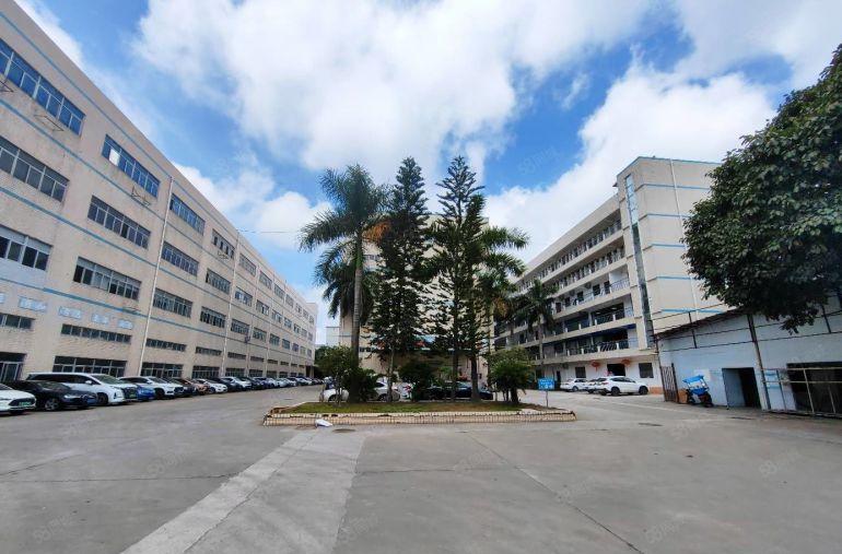 特价宝龙原房东大型科技园新空出楼上2000平方，可分租精装修