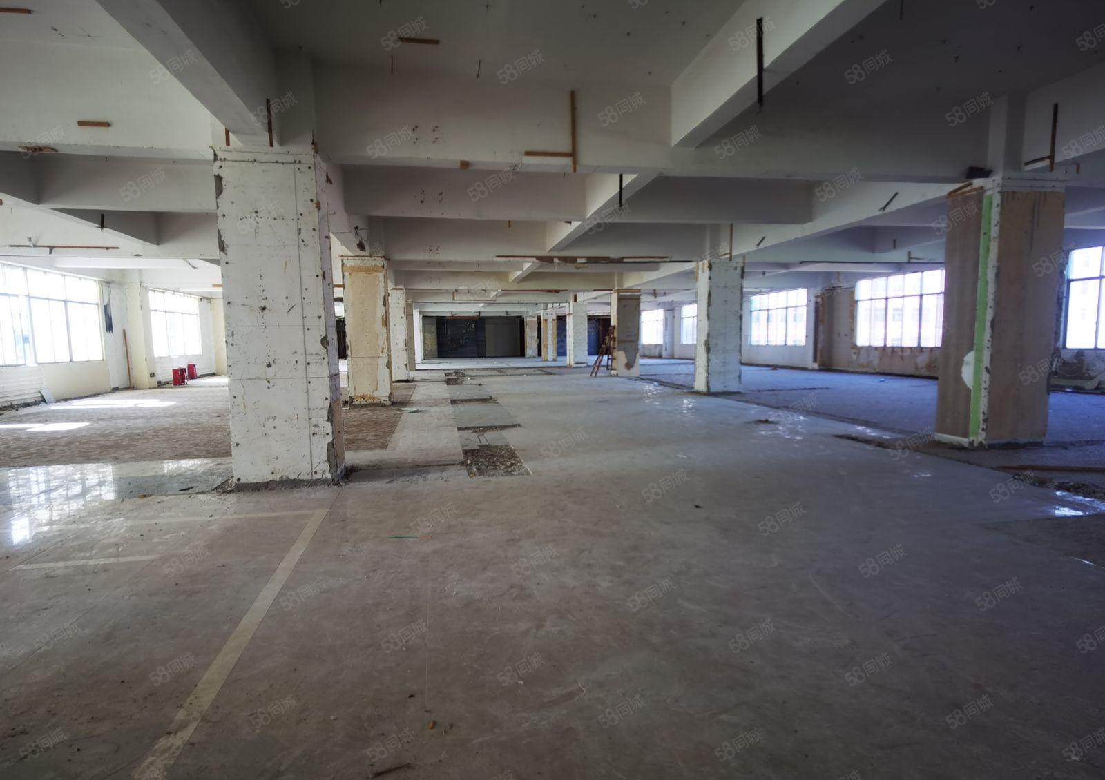 独院出租！龙岗区横岗坳背新出楼上1200平厂房出租地铁口旁边