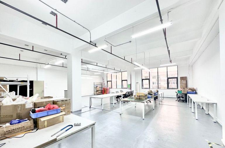 坂田岗头科技园楼上500平带装修办公室厂房出租仓库大小可分租