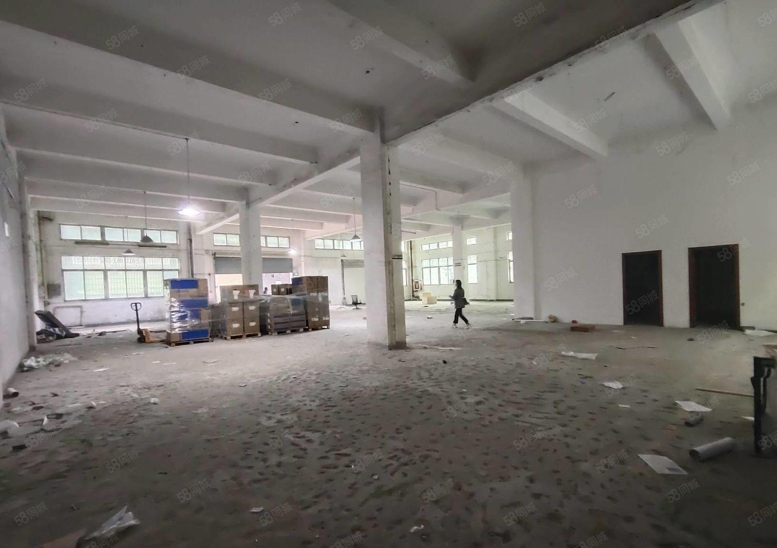 坂田岗头地铁站一楼1000平厂房出租，可以分租
