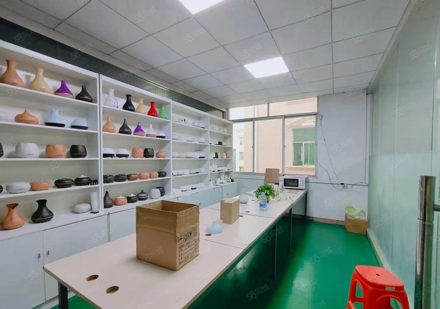 龙岗中心城爱联地铁口附近独门独院厂房4400平方，可分租