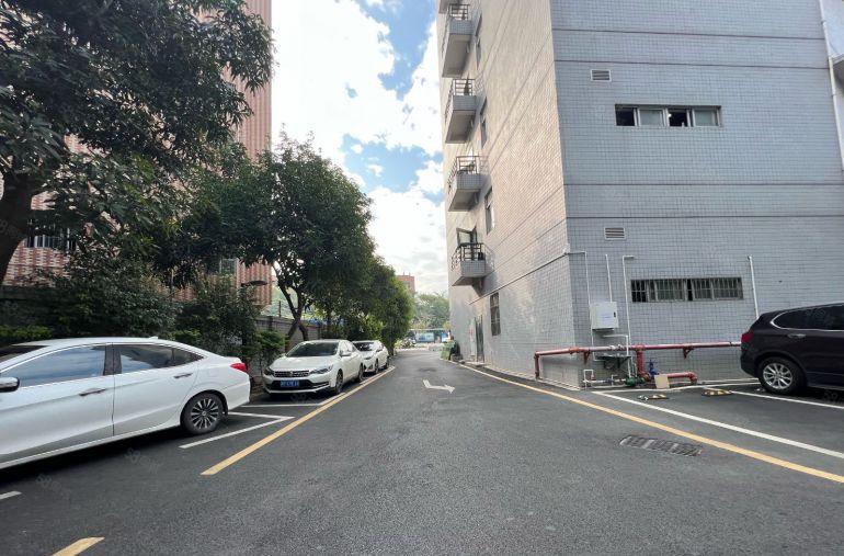 龙岗爱南路主干道工业厂房1200平出租适合展厅形象地段好