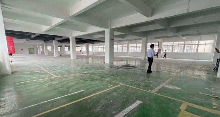 横岗靠地铁2000平方可分租双面采光厂房出租仓库出租可进大车