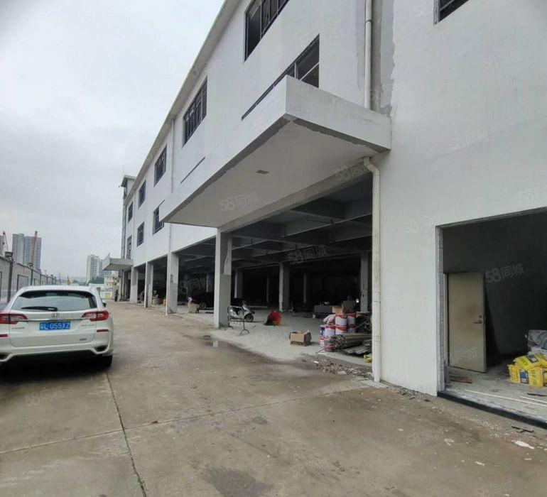 横岗荷坳汽车城，现成精装修，适合4S店汽修贴膜等行业