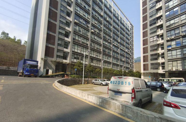 龙岗宝龙比亚迪旁原房东大型科技园3000平精装修红本厂房出租