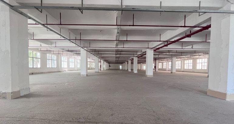 龙岗区独院厂房原房东红本空地卸货平台大小面积可分租