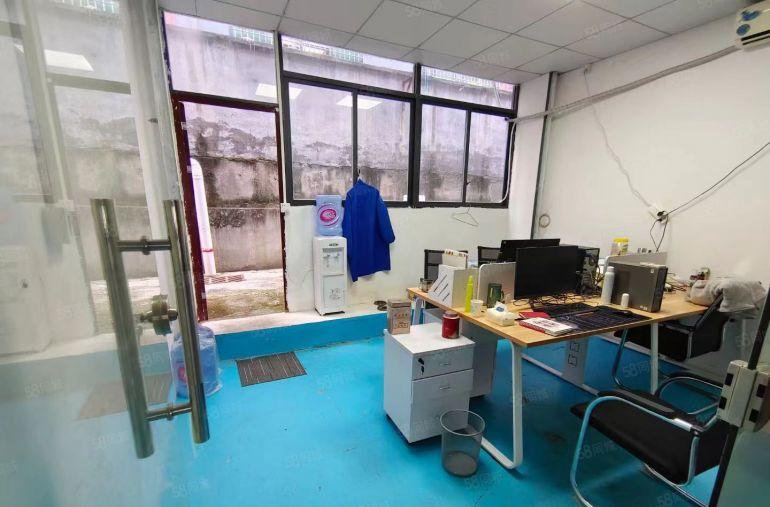 坂田北工业园，新出一楼220平带装修水电齐全拎包入住