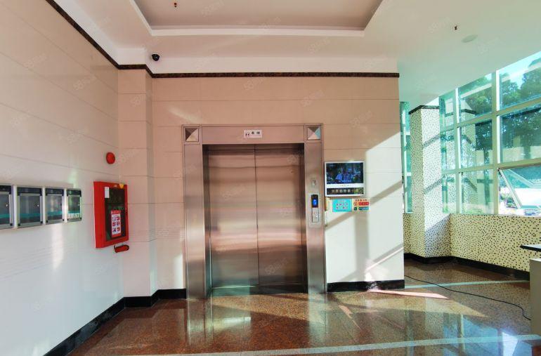 龙岗坂田创新产业园一楼仓库2000平大小面积可分租交通便利