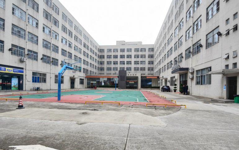 龙岗宝龙高新园区分租一二楼1500一层有地坪漆装修